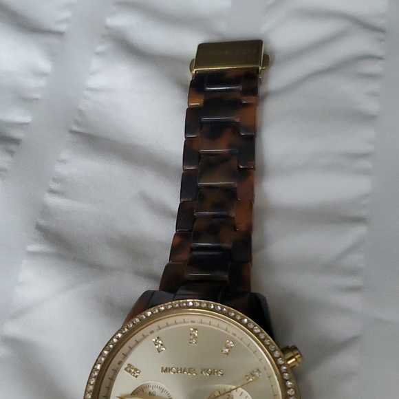 MK6346 Gold and tortoise watch - Picture 2 of 4